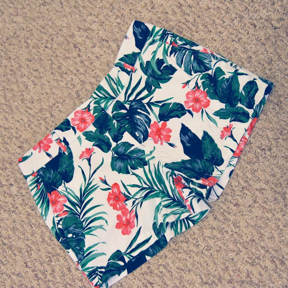 Tropical patterned shorts